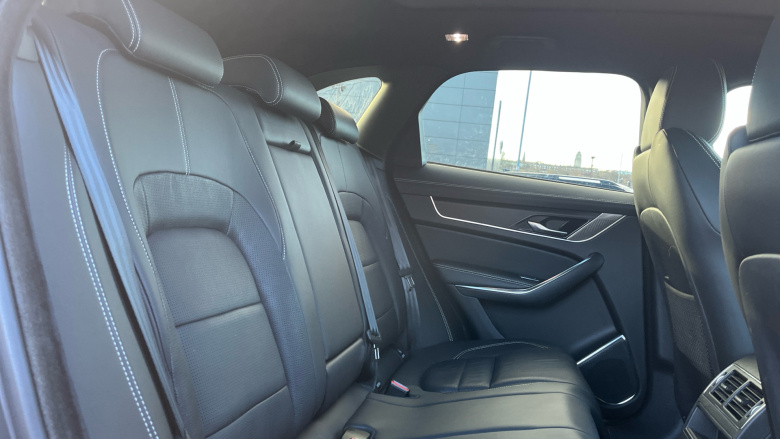 Jaguar F-Pace 2.0 D200 R-Dynamic Black 5dr Auto AWD Diesel Estate